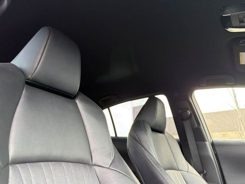 Used 2021 Toyota Venza XLE w/ Carpet Mat Package (TMS) image 14