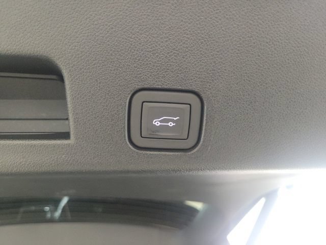 Used 2026 GMC Acadia Elevation w/ Elevation Premium Package FWD image 20