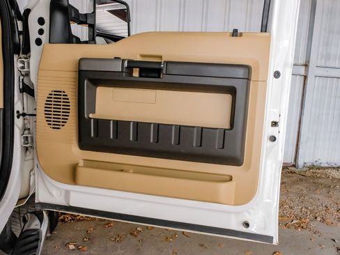 Used 2016 Ford F250 Lariat w/ Lariat Interior Package image 44