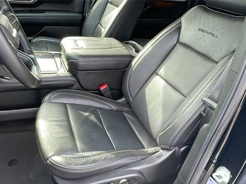 Used 2025 GMC Yukon XL Denali image 11