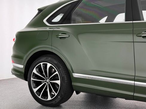 Used 2025 Bentley Bentayga image 43