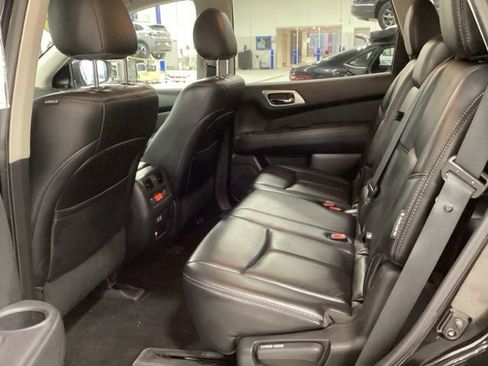 Used 2019 Nissan Pathfinder SL image 16