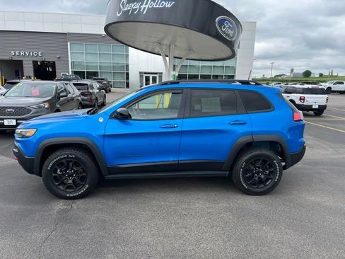Used 2022 Jeep Cherokee Trailhawk w/ Premium Leather Package AWD/4WD image 8