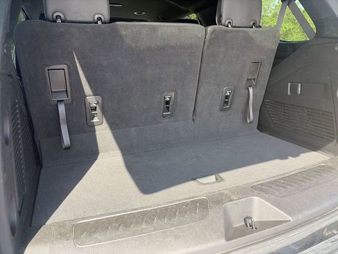 Used 2023 GMC Yukon SLT RWD image 30
