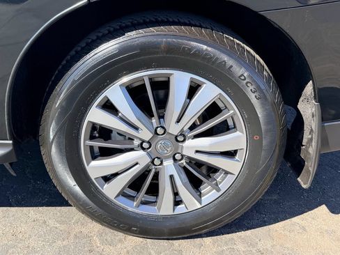 Used 2020 Nissan Pathfinder SV FWD image 11