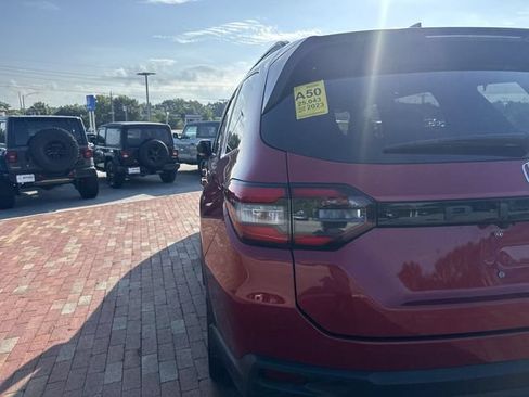 Used 2023 Honda Pilot Sport image 10