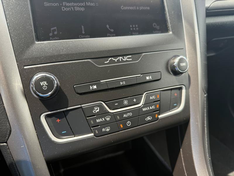 Used 2019 Ford Fusion SE FWD image 21