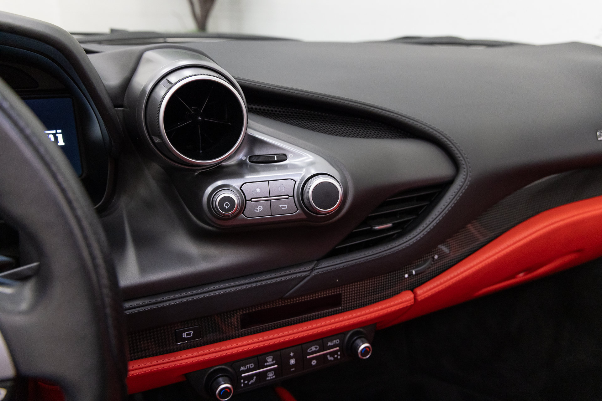 Used 2021 Ferrari F8 Tributo RWD image 17