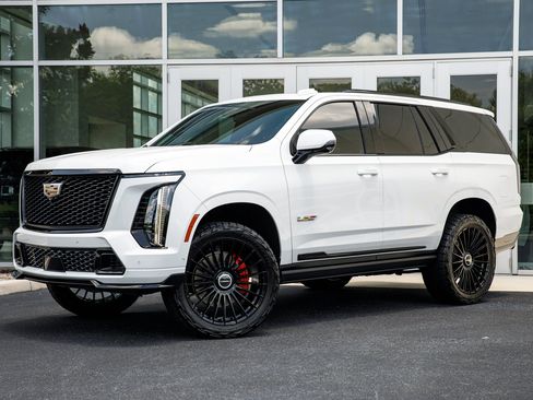 Used 2025 Cadillac Escalade V AWD/4WD image 4