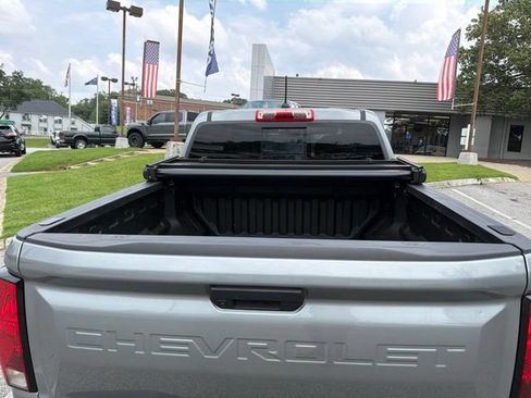 Used 2025 Chevrolet Colorado W/T RWD image 11