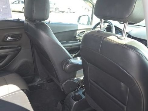 Used 2022 Chevrolet Trax LT w/ LT Convenience Package FWD image 24