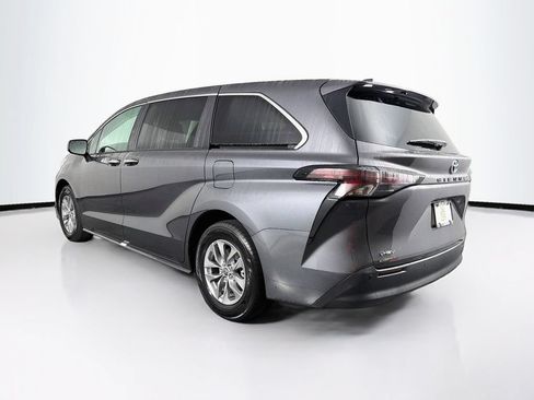 Used 2025 Toyota Sienna XLE FWD image 7