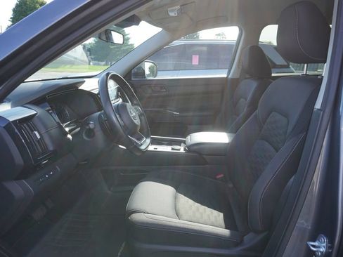 Used 2025 Nissan Pathfinder SV AWD/4WD image 2