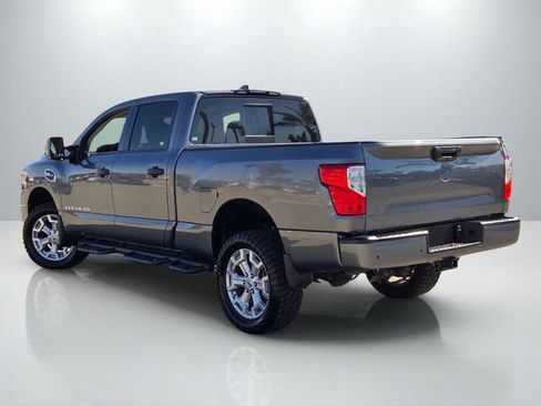 Used 2022 Nissan Titan SV image 6