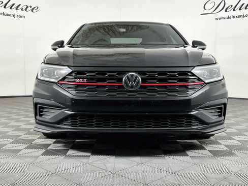 Used 2019 Volkswagen Jetta GLI FWD image 2