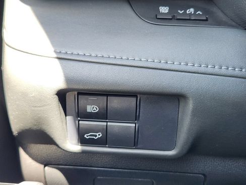 Used 2021 Toyota Highlander LE AWD/4WD image 34