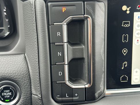 Used 2024 GMC Yukon XL Denali AWD/4WD image 23