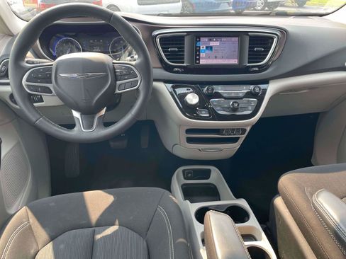 Used 2023 Chrysler Voyager LX FWD image 16