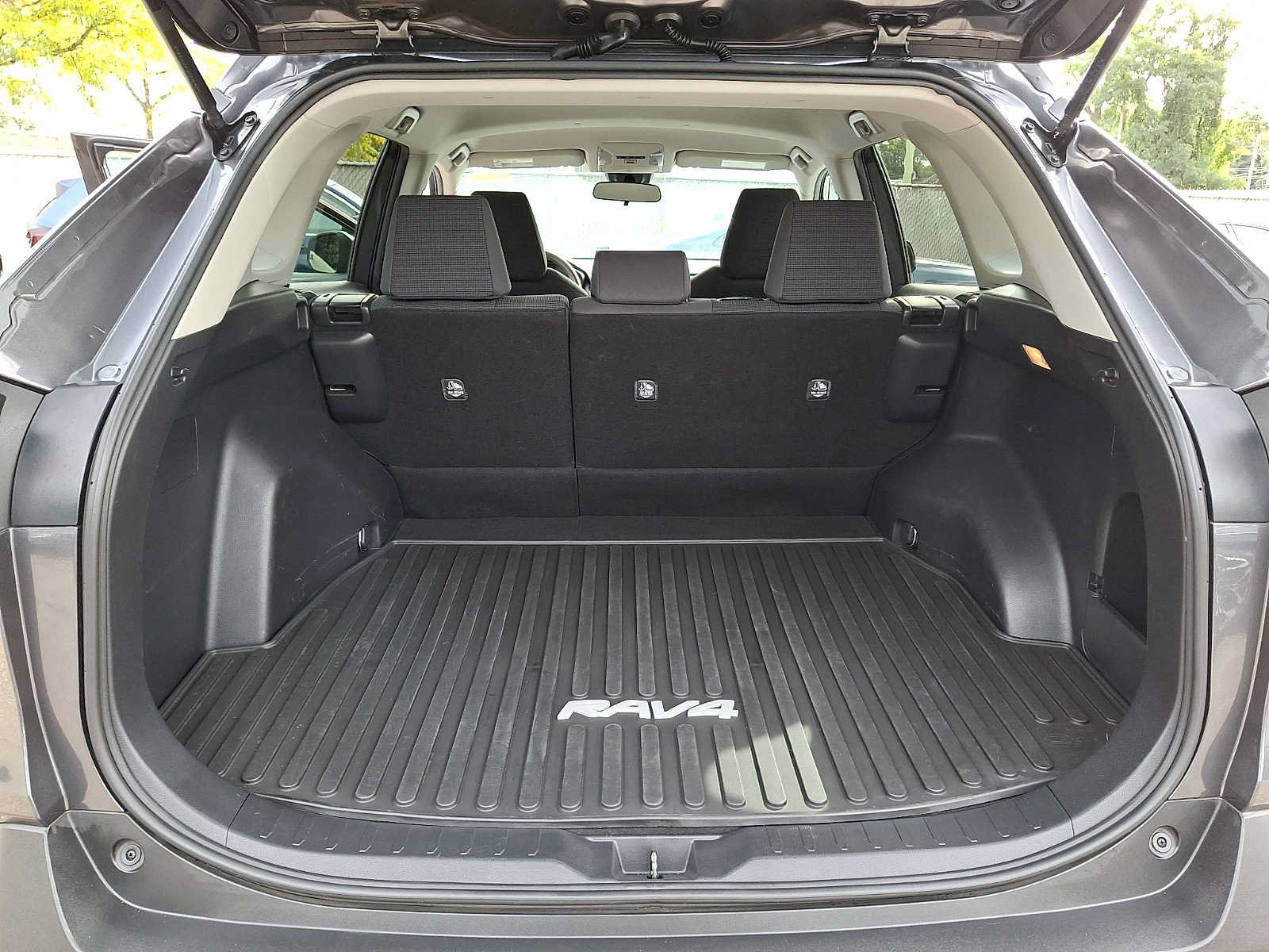 Used 2020 Toyota RAV4 LE w/ All Weather Liner Package AWD/4WD image 24