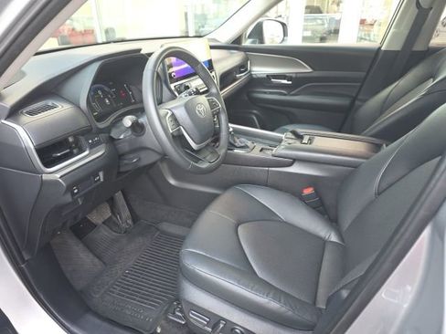 Certified 2025 Toyota Grand Highlander XLE image 8