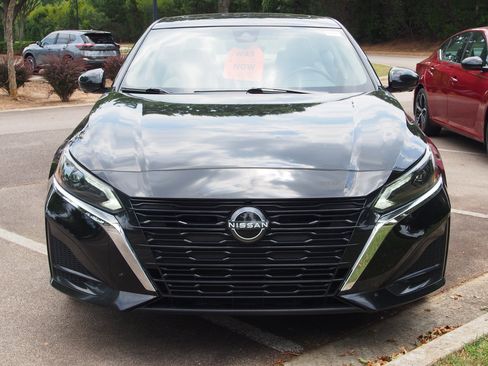 Used 2023 Nissan Altima 2.5 SL AWD/4WD image 2