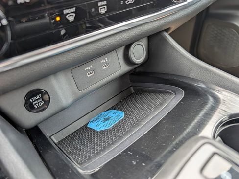 Used 2024 Nissan Rogue S image 26