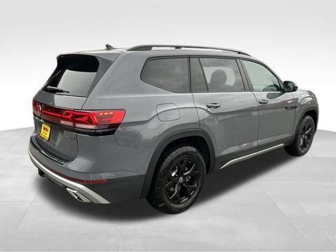 New 2026 Volkswagen Atlas Peak Edition image 7