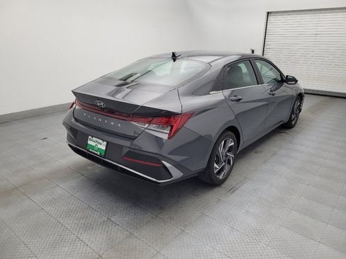 Used 2025 Hyundai Elantra SEL FWD image 9