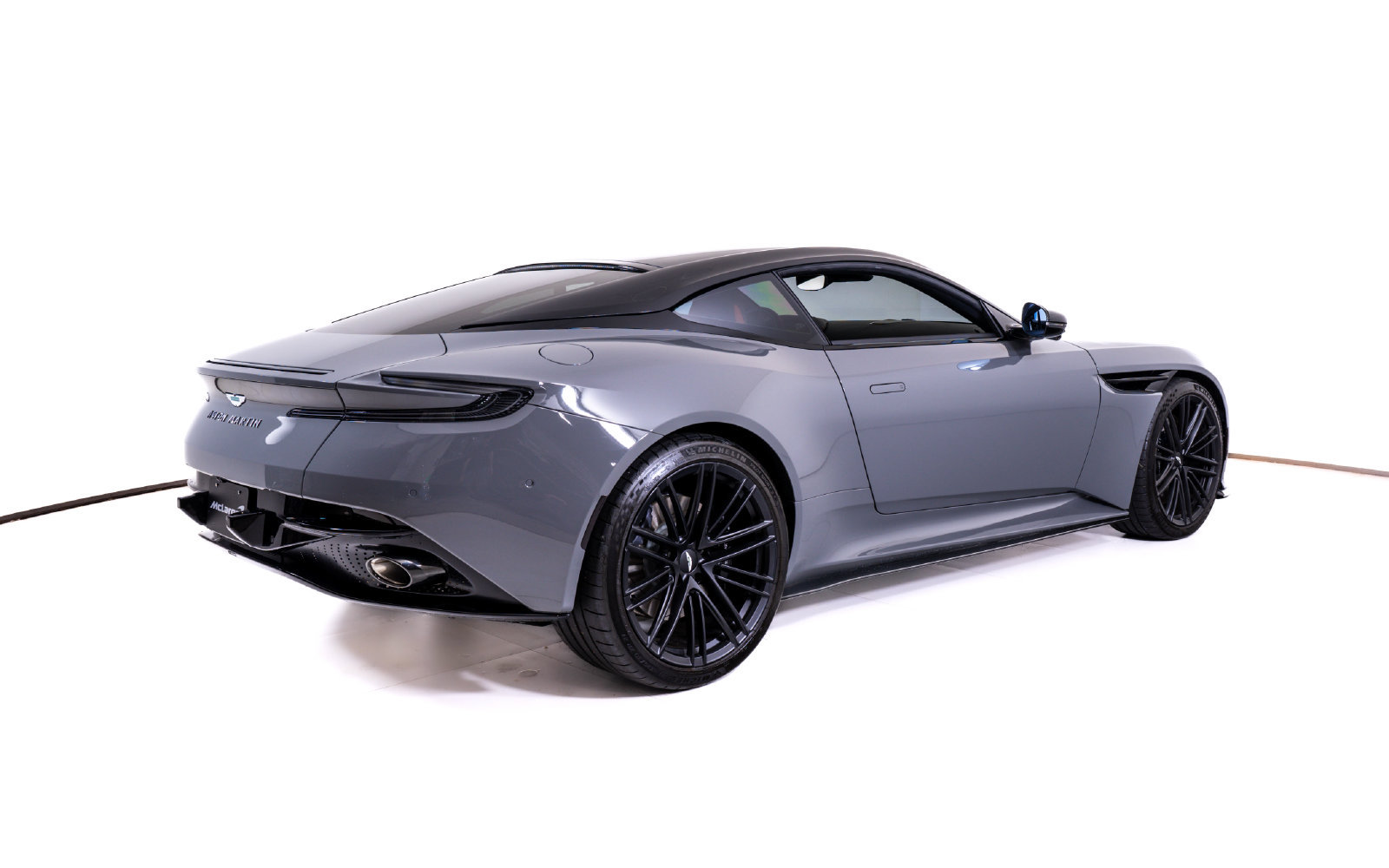 Used 2025 Aston Martin DB12 Coupe RWD image 5