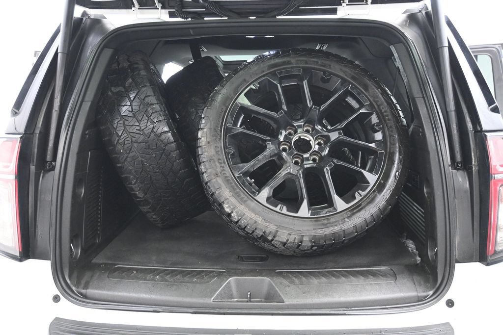 Used 2022 Chevrolet Suburban LT w/ LT Signature Plus Package AWD/4WD image 30