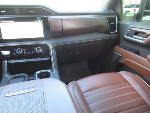 Used 2024 GMC Sierra 3500 Denali Ultimate AWD/4WD image 14