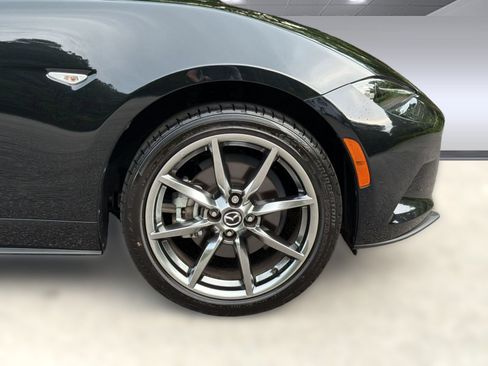 Used 2022 MAZDA MX-5 Miata Grand Touring w/ Weather Package RWD image 11