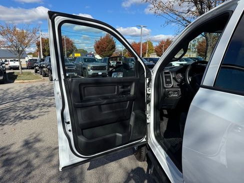 Used 2024 RAM 2500 Tradesman w/ Chrome Appearance Group image 10