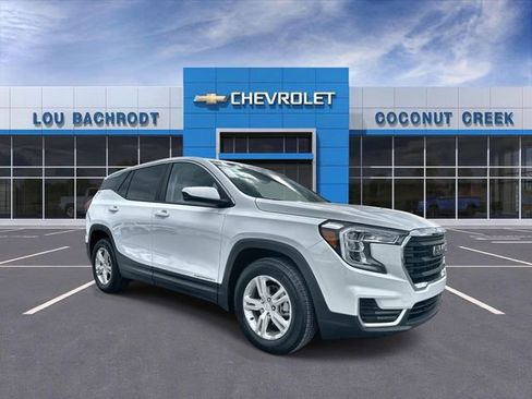 Used 2024 GMC Terrain SLE image 1