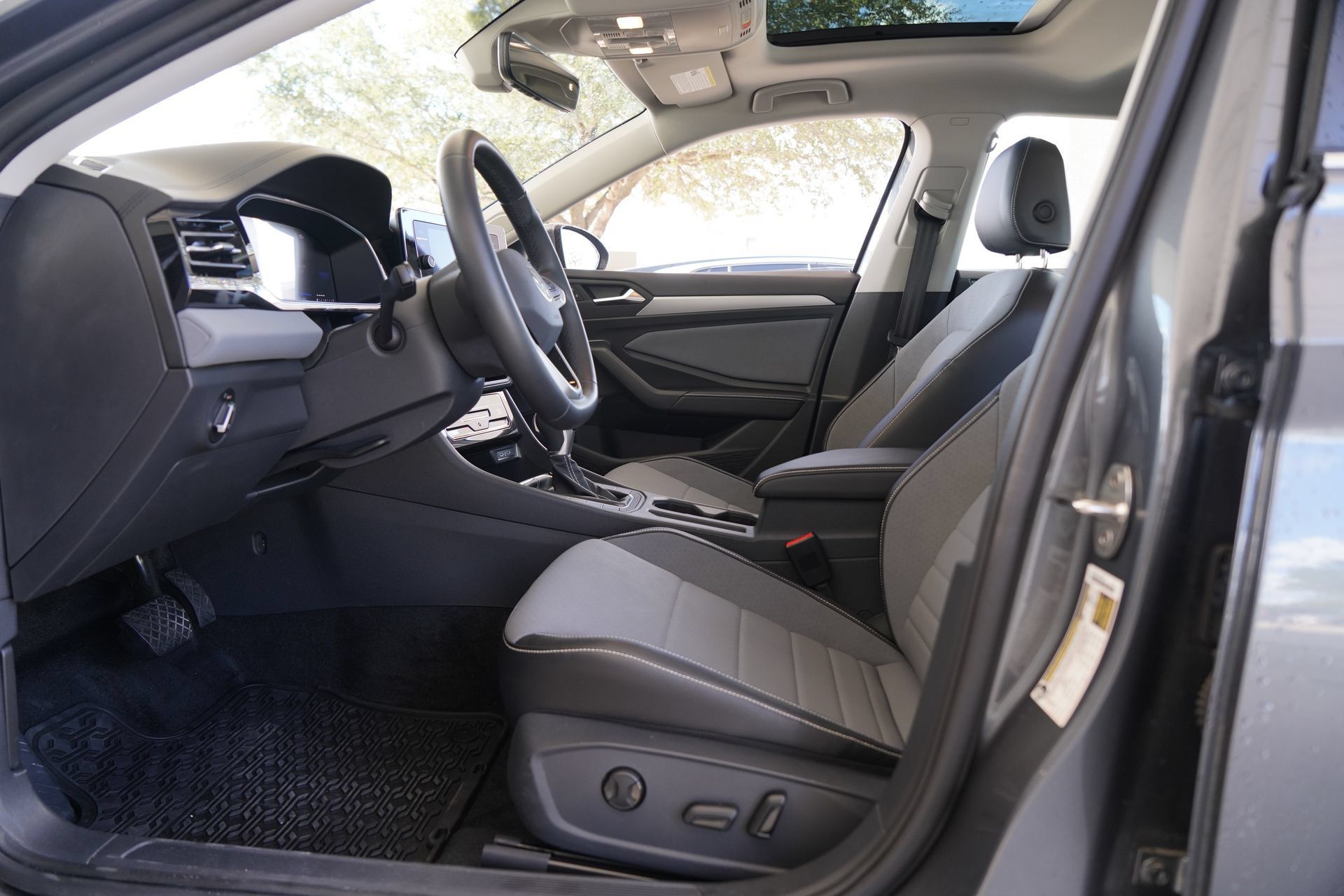 Certified 2026 Volkswagen Jetta SE FWD image 9
