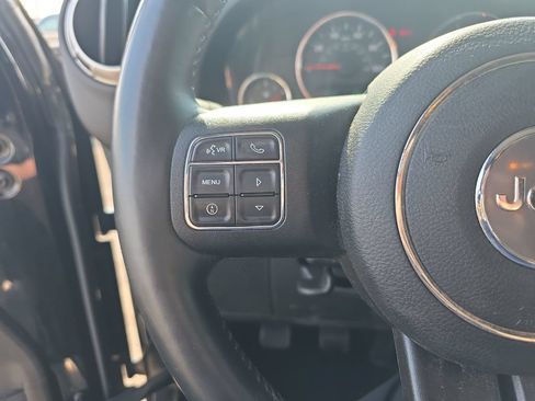 Used 2015 Jeep Wrangler Unlimited Rubicon w/ Dual Top Group AWD/4WD image 28