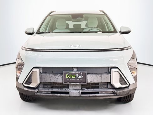 Used 2025 Hyundai Kona SEL image 2