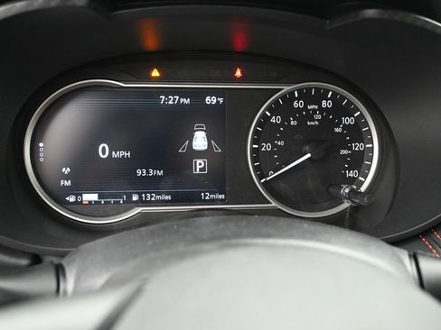 New 2025 Nissan Versa SR w/ Trunk Package FWD image 19