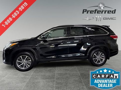 Used 2019 Toyota Highlander XLE w/ Carpet Mat Package (TMS) AWD/4WD image 10