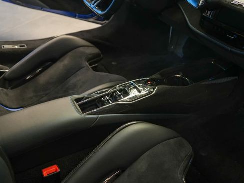 Used 2022 Ferrari SF90 Spider image 16