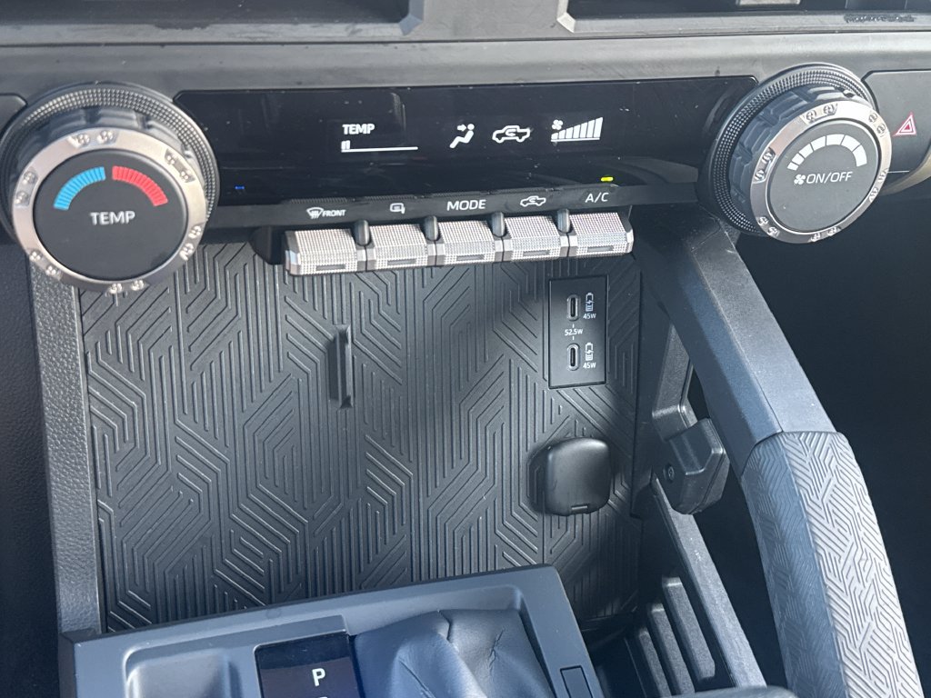 Used 2025 Toyota Tacoma SR5 AWD/4WD image 23
