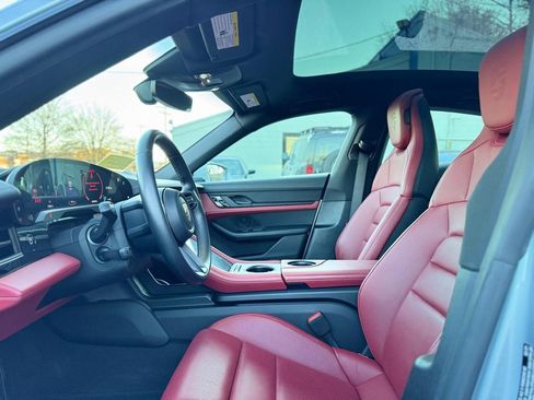 Used 2021 Porsche Taycan image 17