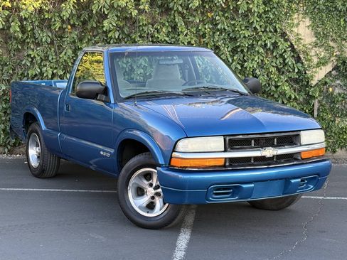 Used 2000 Chevrolet S10 Pickup LS w/ Preferred Equipment Group RWD image 1