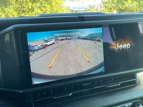 Used 2025 Jeep Wrangler Unlimited Sport AWD/4WD image 22