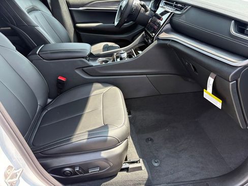 New 2025 Jeep Grand Cherokee L Limited image 40