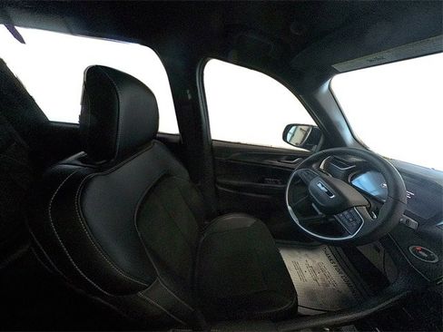 New 2025 Jeep Grand Cherokee Altitude image 37