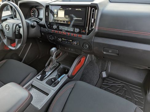 Used 2025 Nissan Frontier PRO-4X AWD/4WD image 35