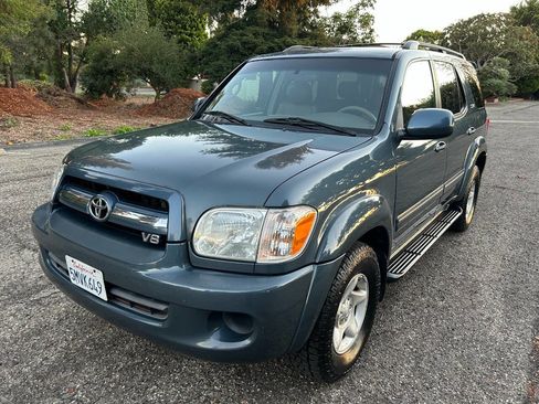 Used 2005 Toyota Sequoia SR5 image 2