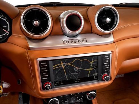 Used 2016 Ferrari California T RWD image 46
