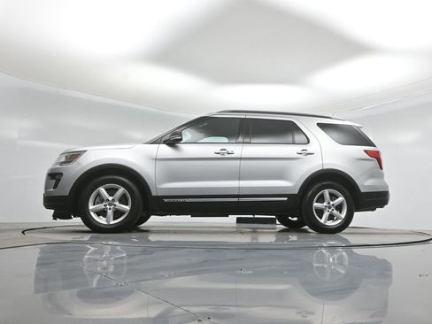 Certified 2018 Ford Explorer XLT w/ Equipment Group 202A FWD image 7